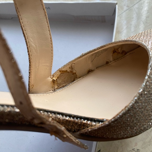 JESSICA SIMPSON - GOLD HEELS - Picture 4 of 5